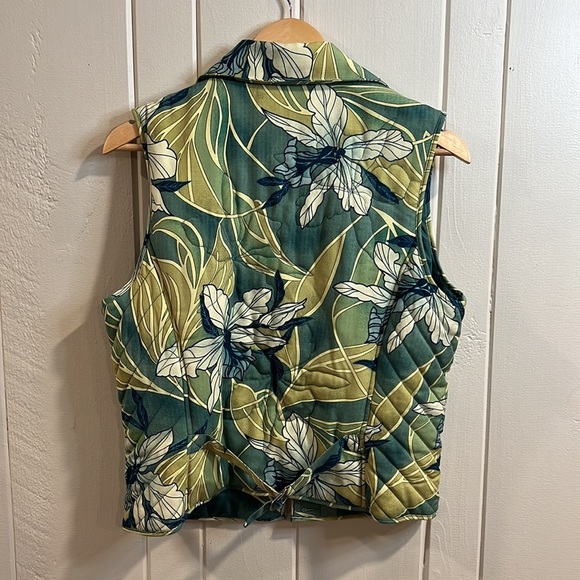 Tommy Bahama Vest Green and Yellow Flower pattern great for summer - Picture 3 of 8
